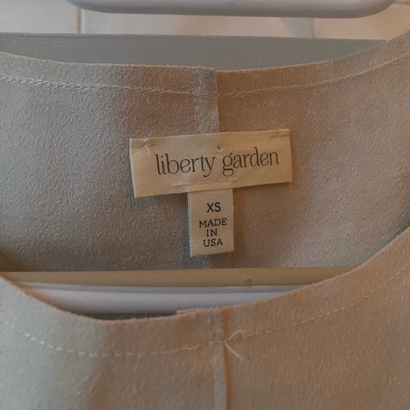 Suede Top with floral cut out sides - Picture 2 of 8